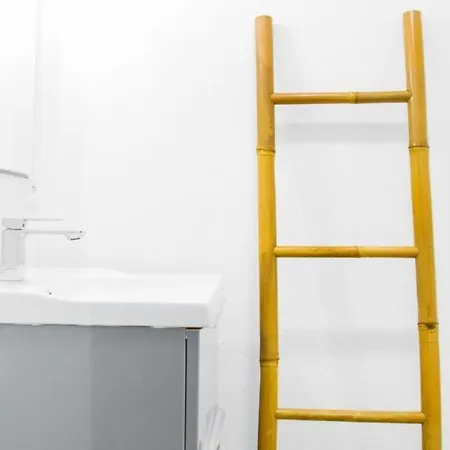 Le Melusine , A 50m De La Gare De *